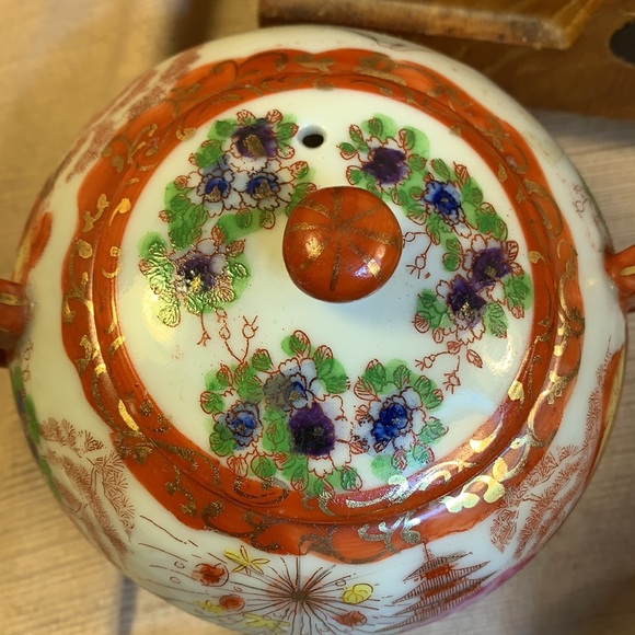 Handmade Japanese Porcelain 4-piece set - Picture 12 of 16